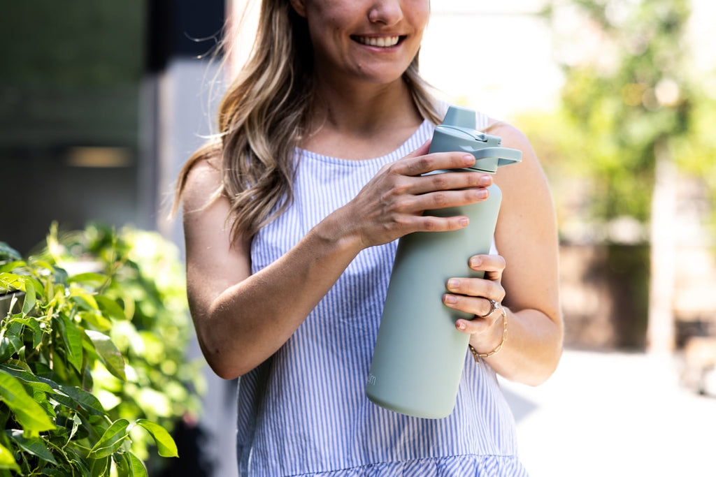 Simple Modern 48 fl oz Reusable Tritan Summit Water Bottle with Silicone Straw Lid|Seaglass Sage - UZFB