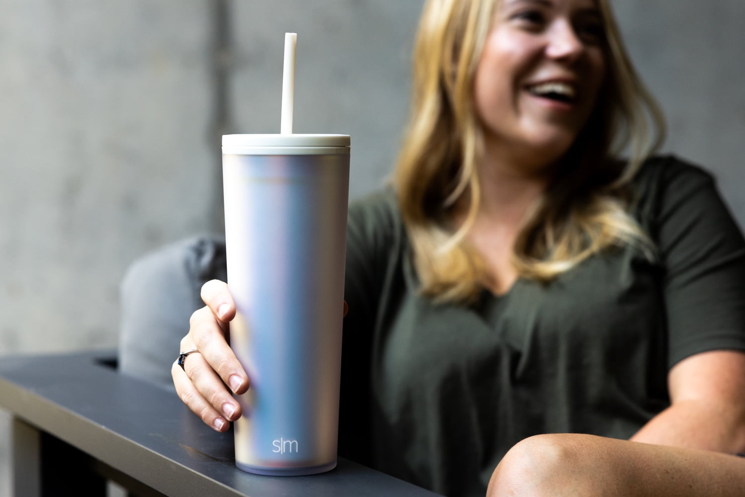 Simple Modern 24 fl oz Double Wall Plastic Classic Tumbler with Straw|Opalescent - 9GGR