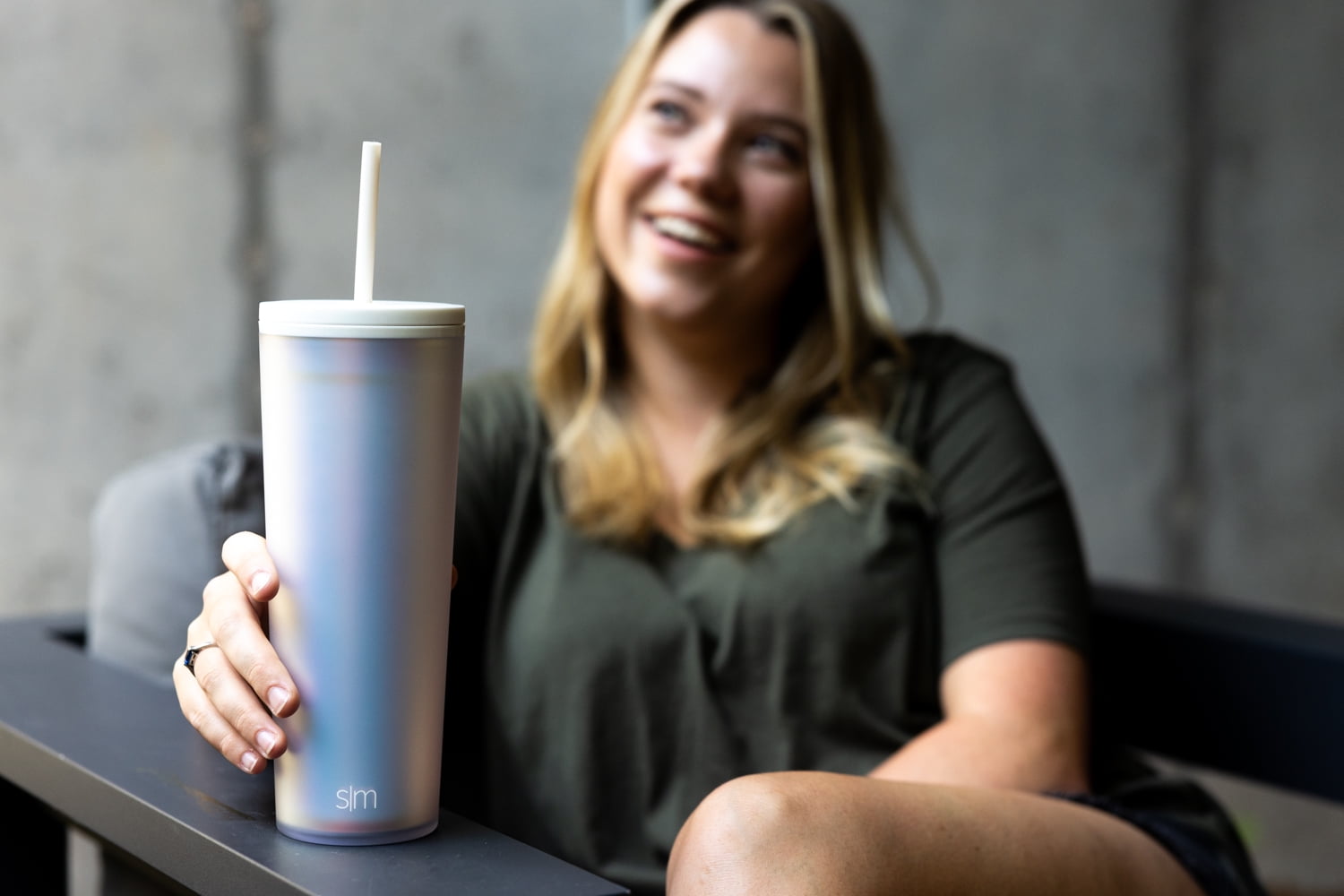 Simple Modern 24 fl oz Double Wall Plastic Classic Tumbler with Straw|Opalescent - 9GGR
