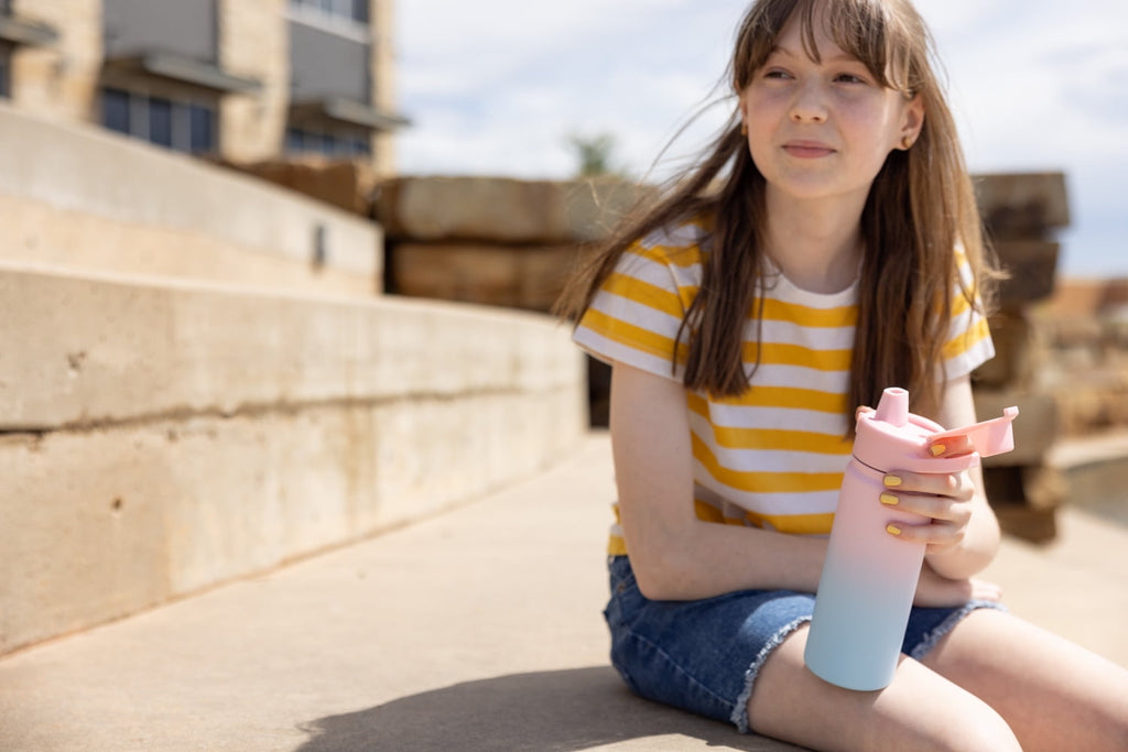Simple Modern 18 fl oz Insulated Stainless Steel Summit Water Bottle with Covered Silicone Straw Lid | Sweet Taffy - 5MNL