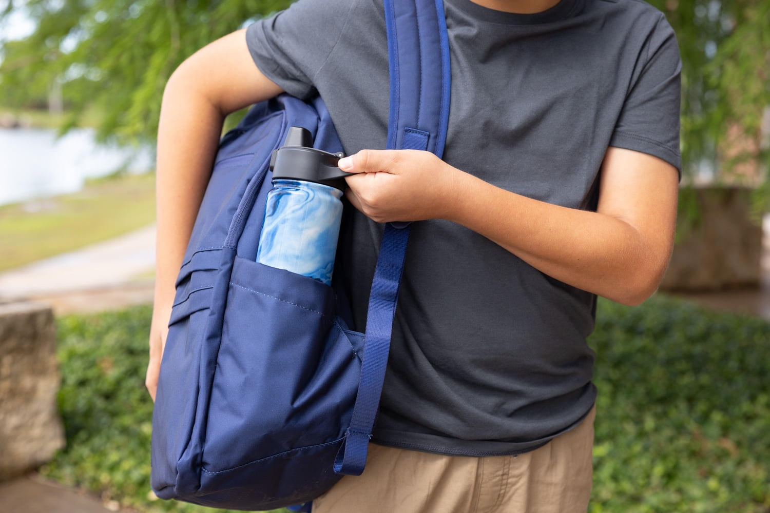Simple Modern 18 fl oz Insulated Stainless Steel Summit Water Bottle with Covered Silicone Straw Lid | Sweet Taffy - 5MNL